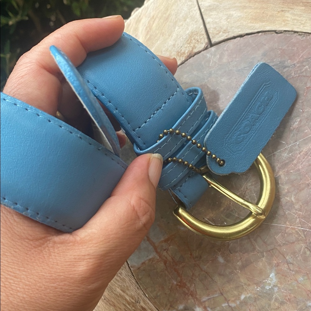 💙🤍😎 Elegant Vintage 90s Blue Leather coach Belt with Gold Buckle - Picture 10 of 16